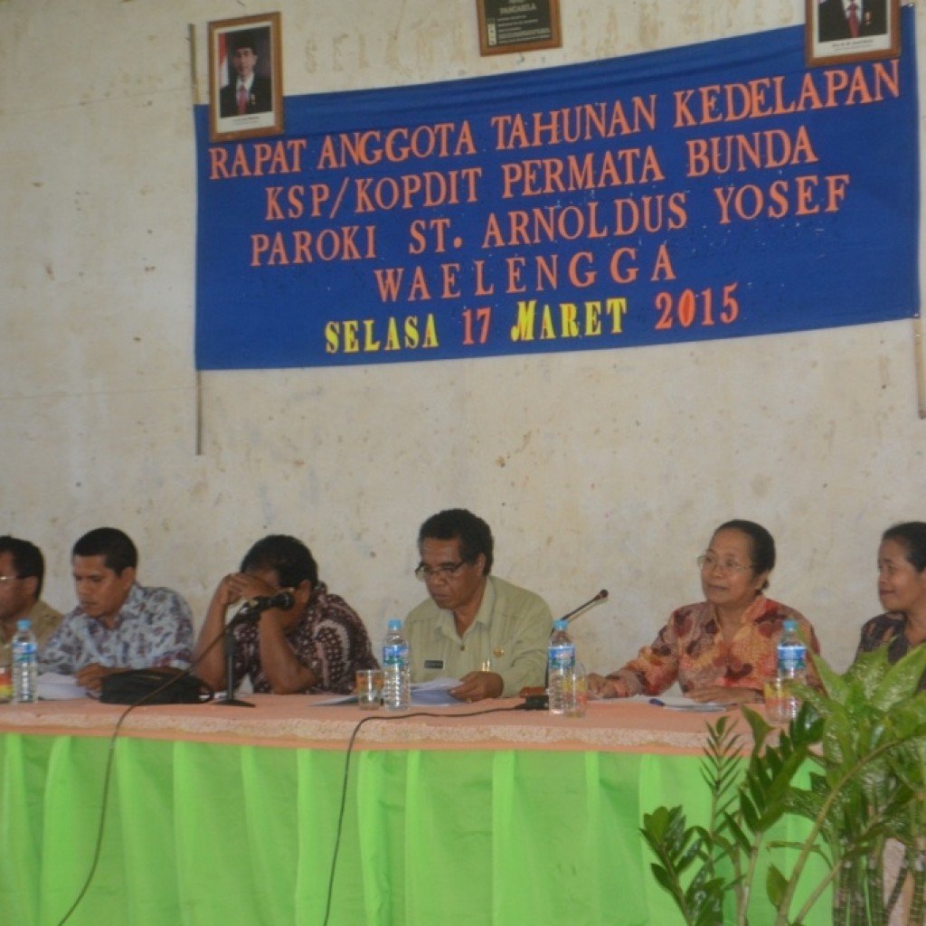 Bupati Tote saat membuka acara Rapat Anggota Tahunan (RAT) Koperasi Kredit Permata Bunda milik Paroki Santo Arnoldus dan Yoseph Waelengga (Foto : Markus/Floresa)