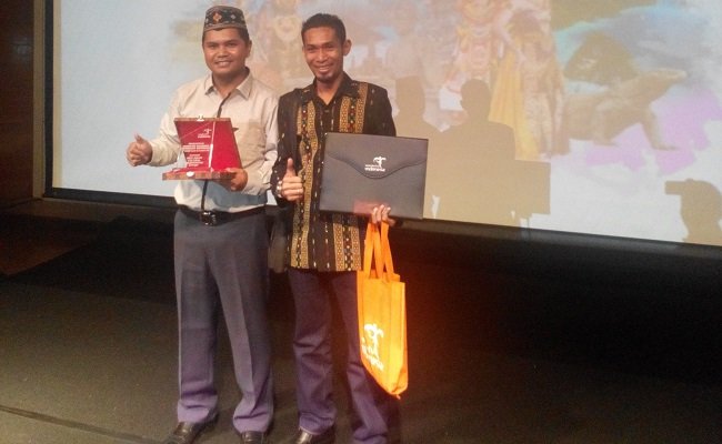 Kanisius T Deki dan Iwan Manasa saat acara menghadiri Malam Penganugerahan Branding Pariwisata di Hall Room Soesilo Soedarman, Gedung Sapta Pesona, Kementerian Pariwisata,, Senin (30/11/2015).