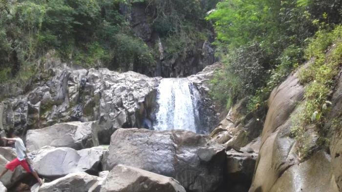 Air Terjun di Wae Tesem Kecamatan Lelak, Manggarai (Foto: Ronald Tarsan/Floresa)