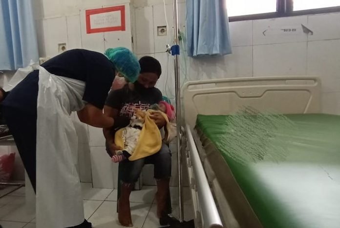 Derita Stunting, Bayi Enam Bulan Dilarikan ke RSUD Ben Mboi - Floresa.co