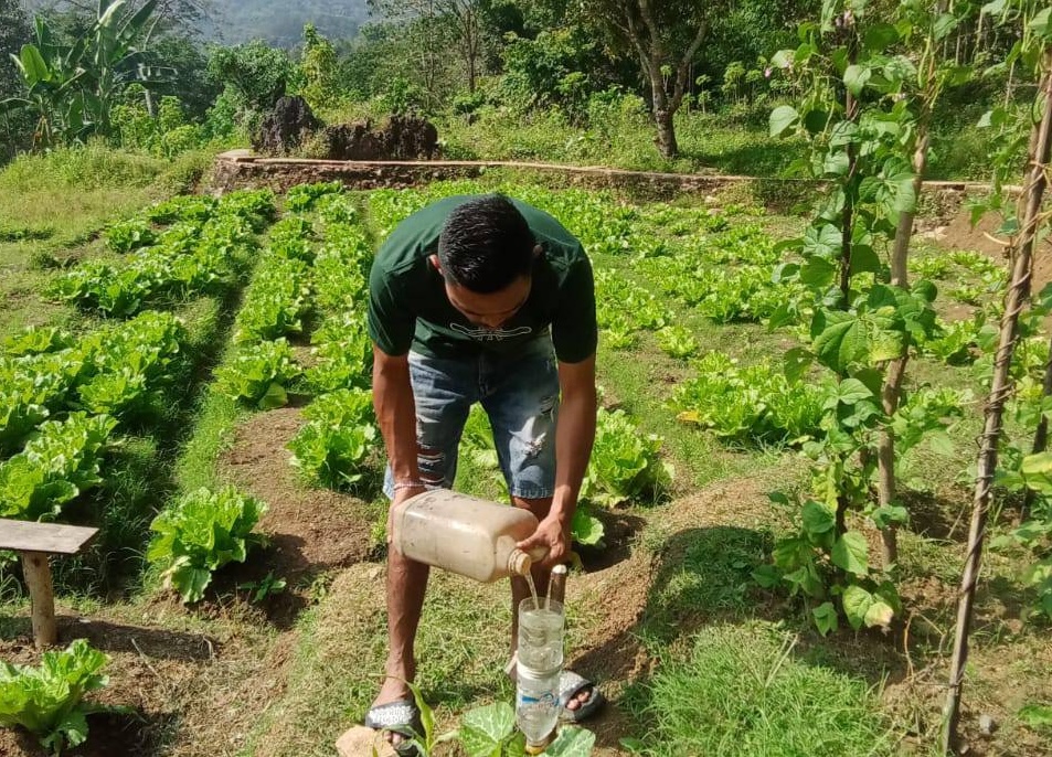 Bagi Makarius Gasman, merintis usaha sendiri jadi jalan yang paling mungkin di tengah susahnya mencari pekerjaan