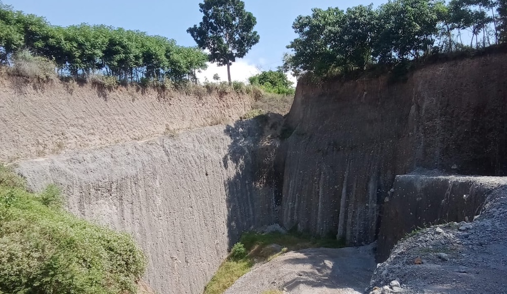 Salah satu lokasi bekas tambang di Desa Watu Mori yang sudah ditinggalkan.