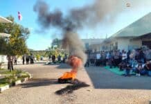 Warga Rote Dituntut 3,5 Tahun Penjara karena Unggahan Facebook, Pendukungnya Terluka Dilempari Batu